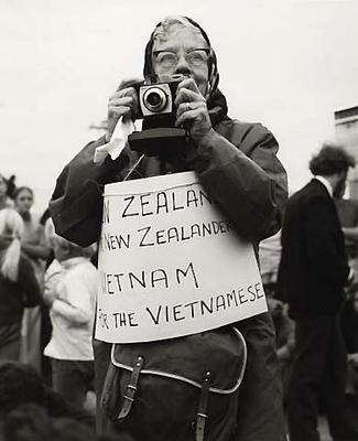 Placards (information artifacts)