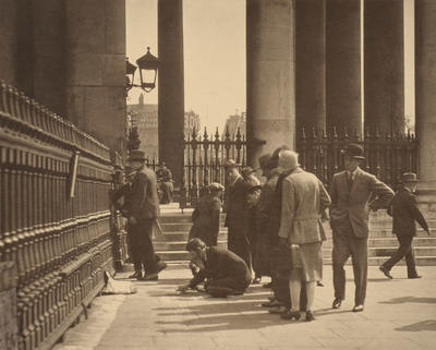 The pavement artist