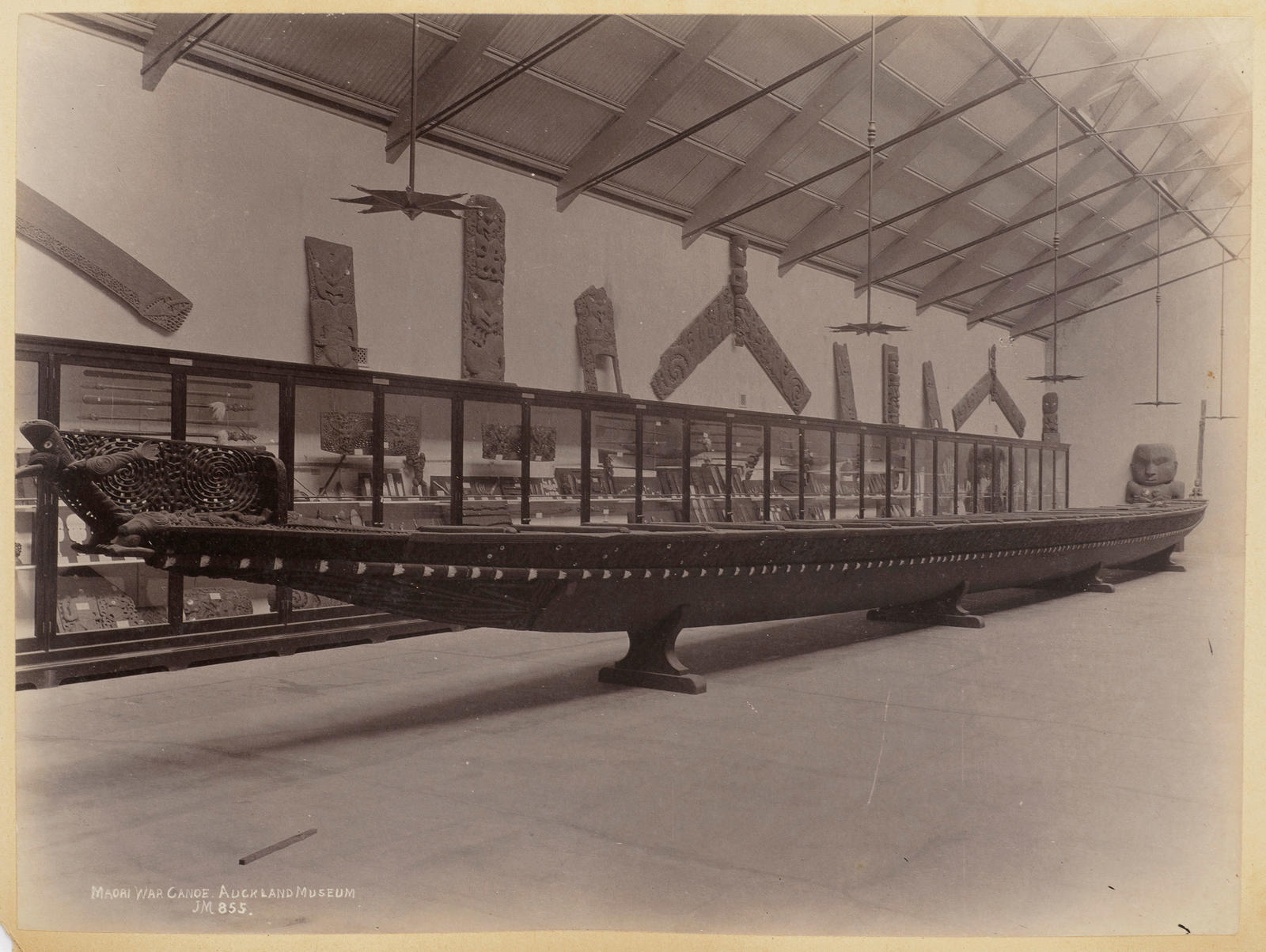 Maori war canoe, Auckland museum