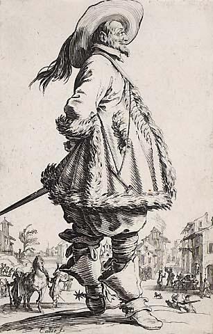 Le gentilhomme au manteau borde de fourrures tenant ses mains derriere le dos
