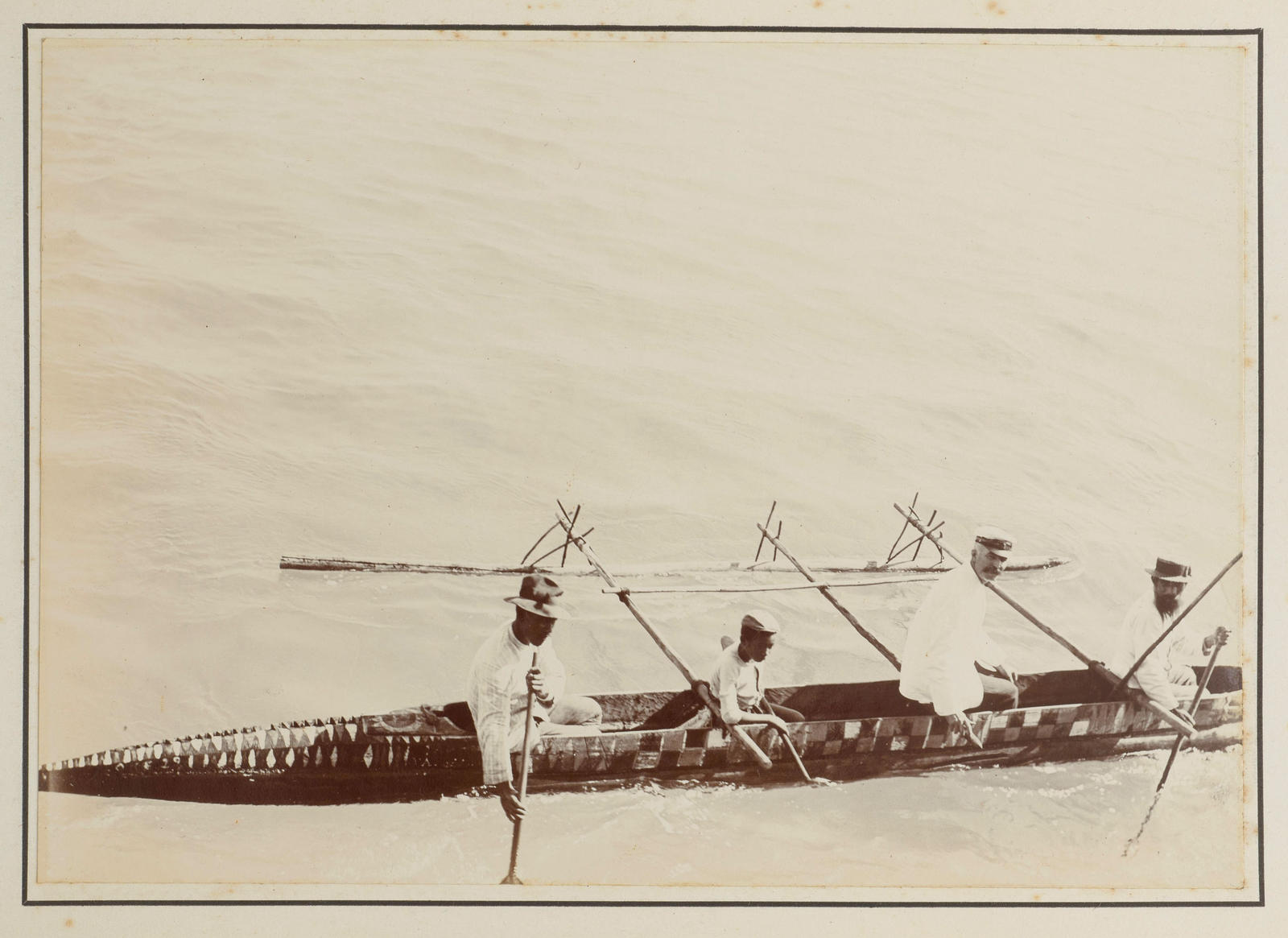 Resident Agent coming alongside "Mapourika" at Niue