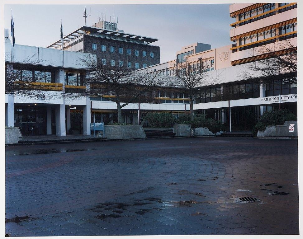 Garden Place, Hamilton, 21.06.2003, 7.44