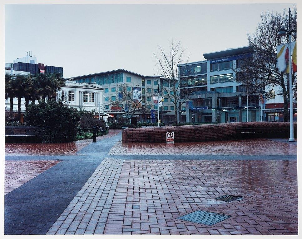 Garden Place, Hamilton, 09.08.2003, 7.16