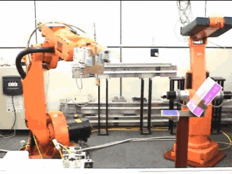 Kuka makes a painting