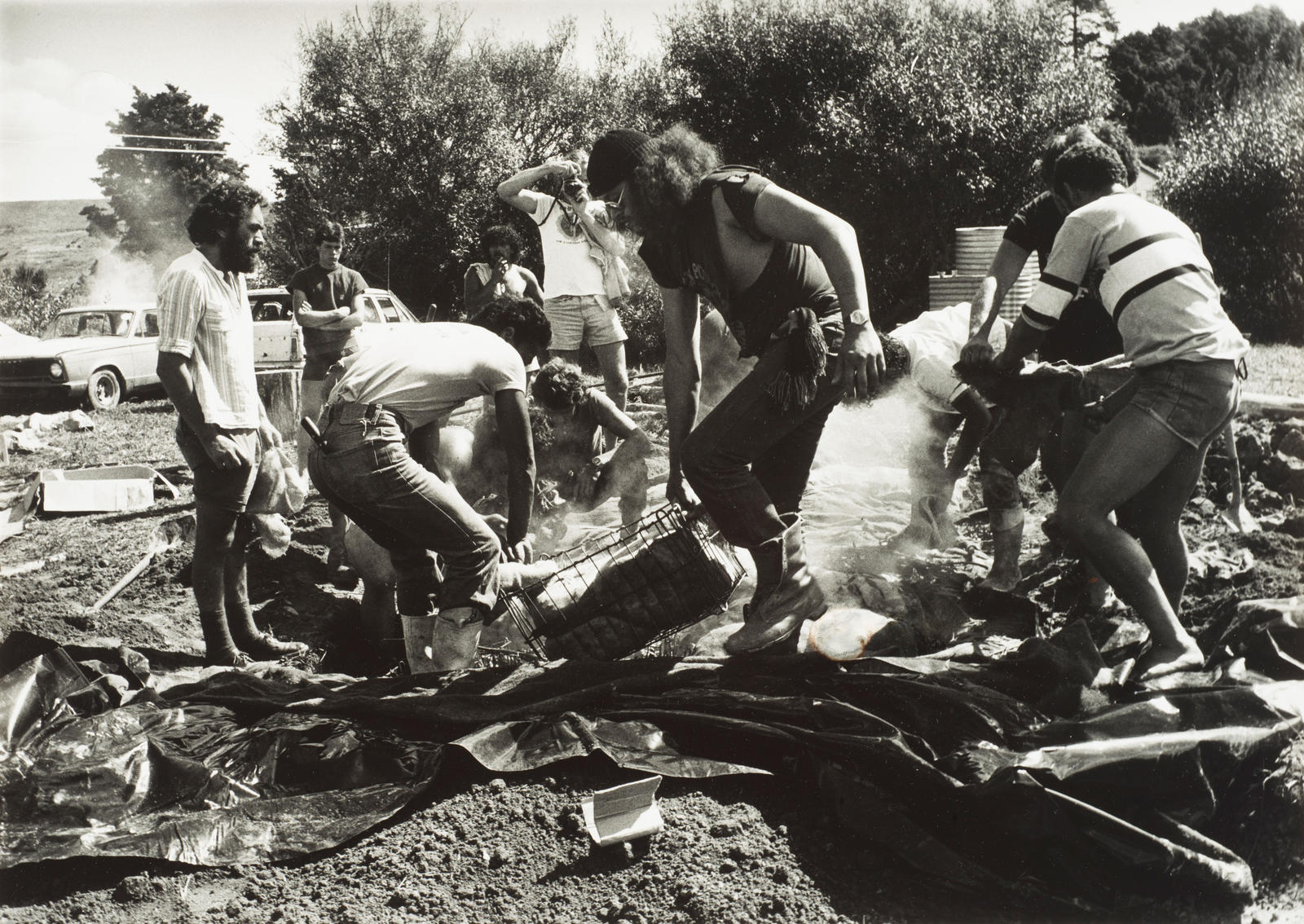 Lifting the hangi; hundreds of people to be fed