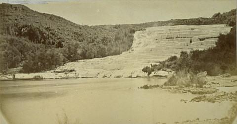 Otukapuarangi, The Pink Terrace