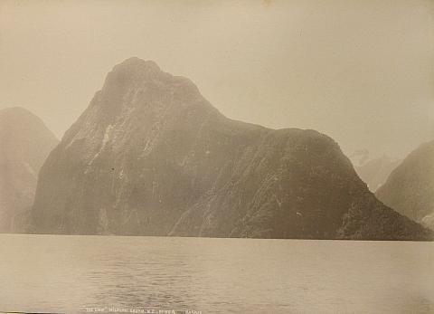 "The Lion", Milford Sound