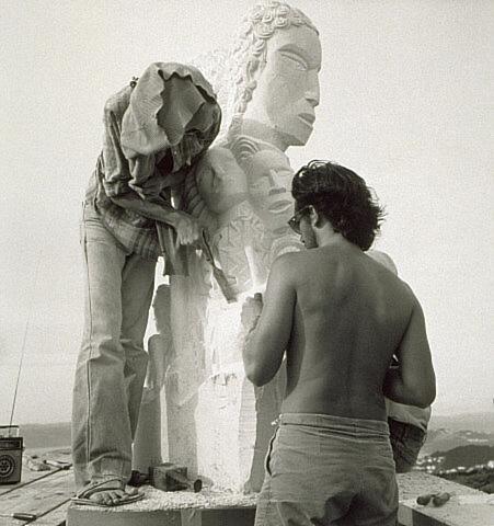 Finishing a sculpture at Taputeranga Marae, Wellington, 1981