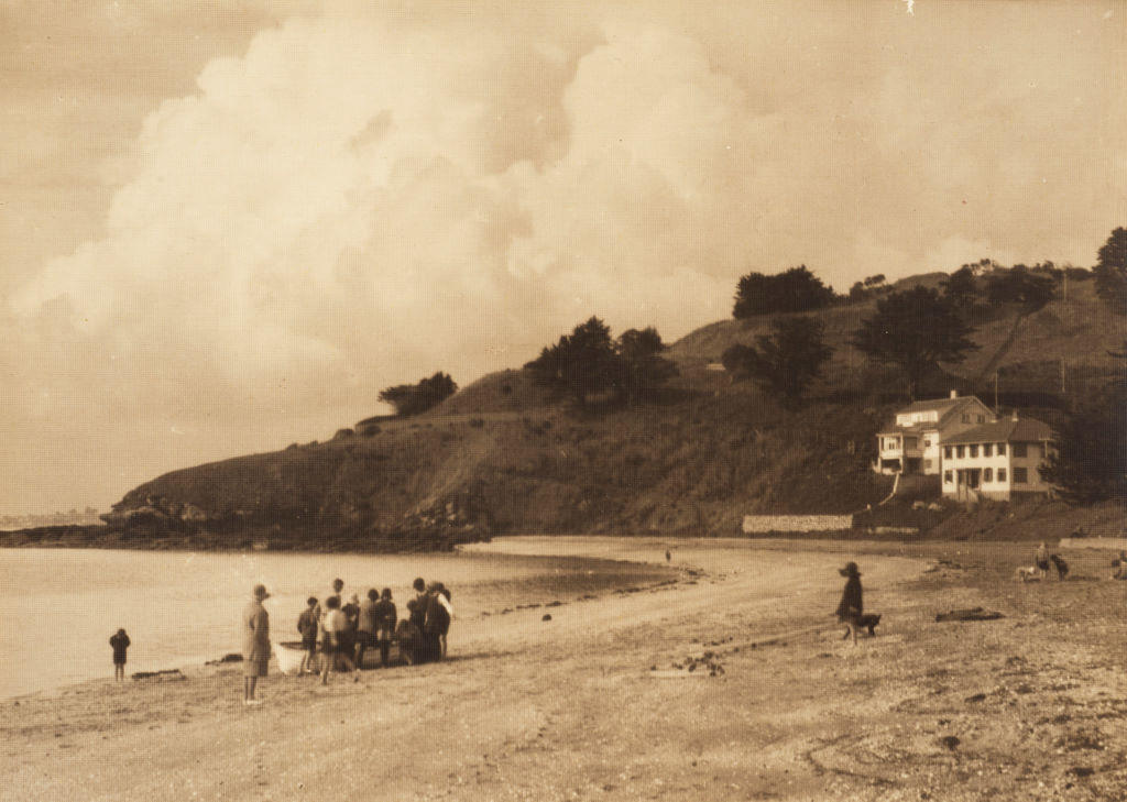 (Seaside with figures)