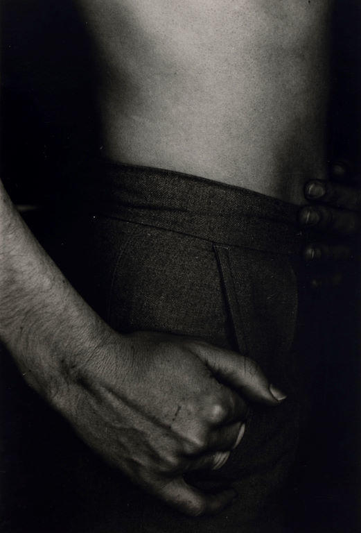 (Female/male symbol? V) (hand in pocket)