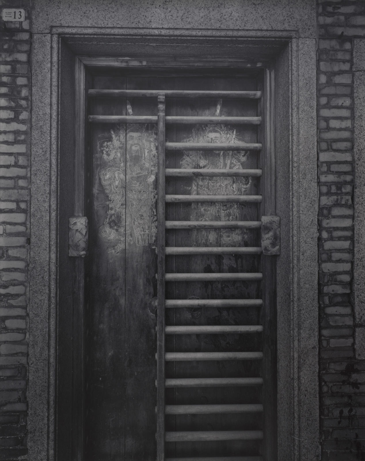 Door, Avendia do Coronel Mesquita, Macau, 6 December 2000